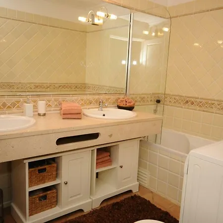 Panoramic, Striking Seaviews, 2 Bedroom,2 Bathroom, Pool, Seafront Apartment. 아파트 *