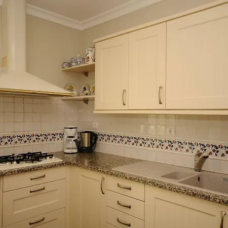 Panoramic, Striking Seaviews, 2 Bedroom,2 Bathroom, Pool, Seafront Apartment. *